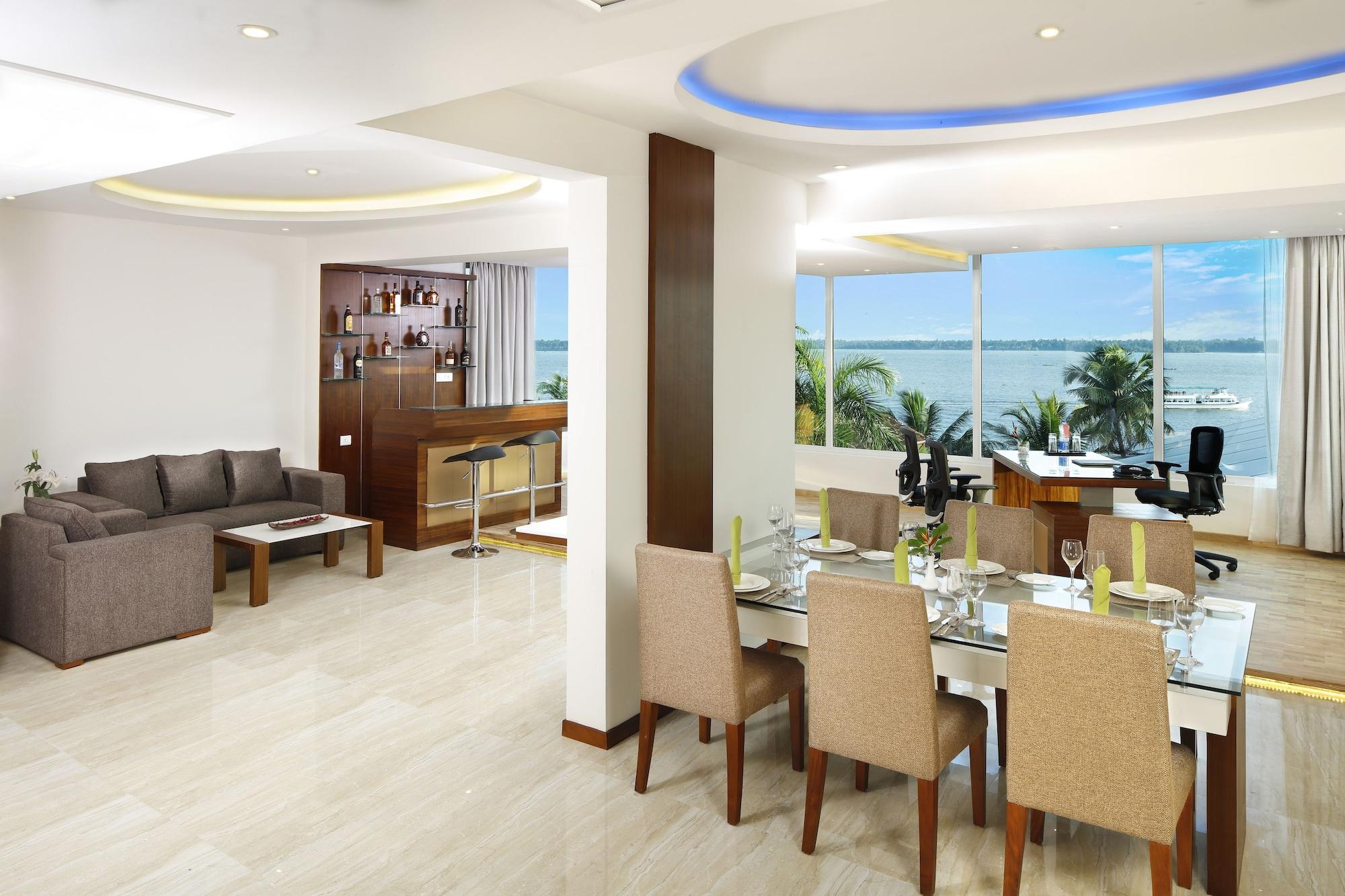 Ramada Resort By Wyndham Kochi Bagian luar foto A typical suite at the hotel
